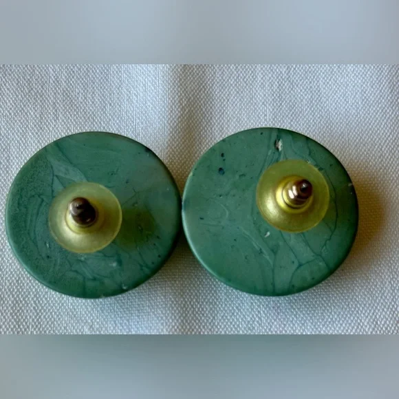 Jade Stone Ribbed Earrings - Picture 12 of 16